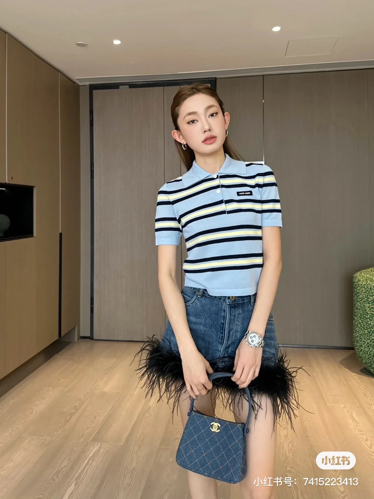 Miu Miu - 2404 - Трикотажный топ с короткими рукавами и воротником-поло в полоску, выполненный в технике цветовых блоков - Синий