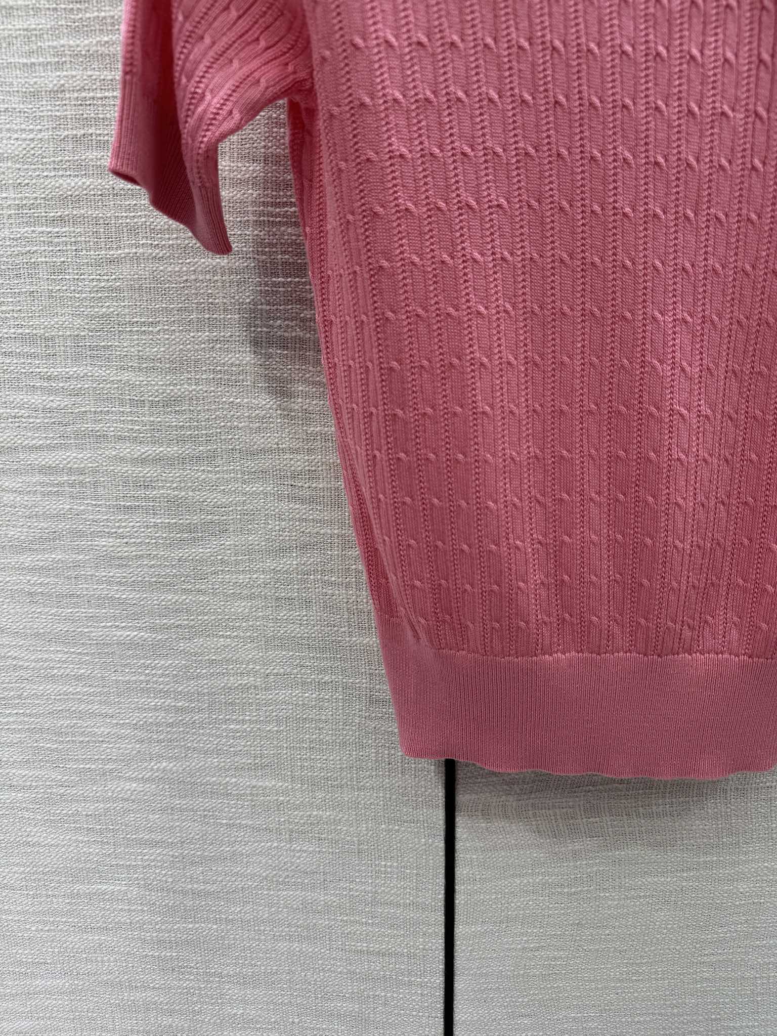 Miu Miu - 2404 - Плотный вязаный топ с короткими рукавами и воротником 