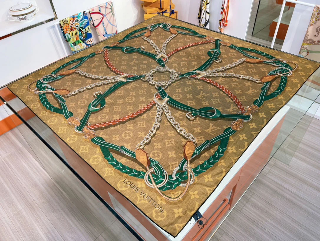 Большой двусторонний бархатный платок LV - 140 см - 003