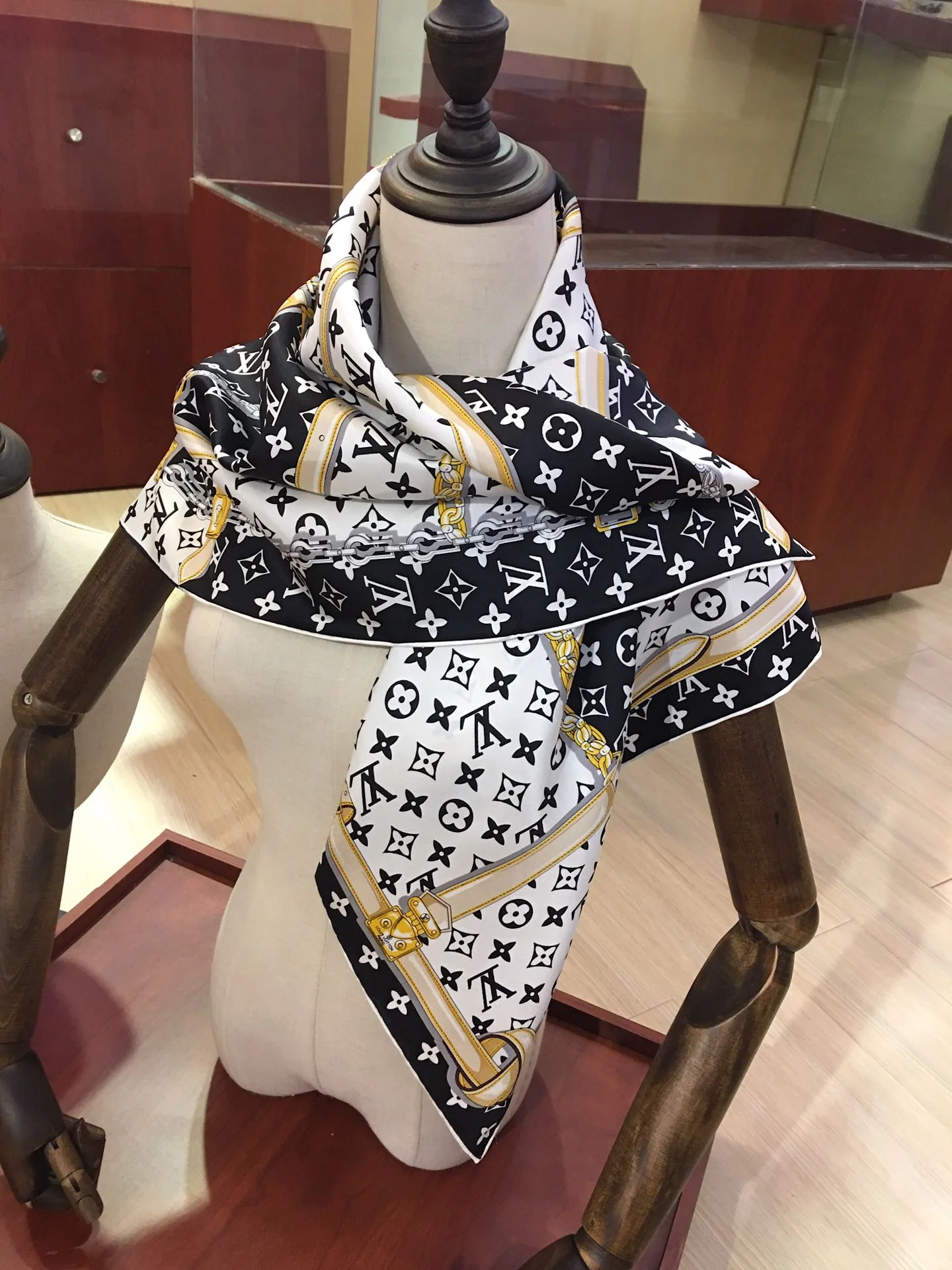 LV - Непревзойденный бестселлер - Шарф из 90% шелка