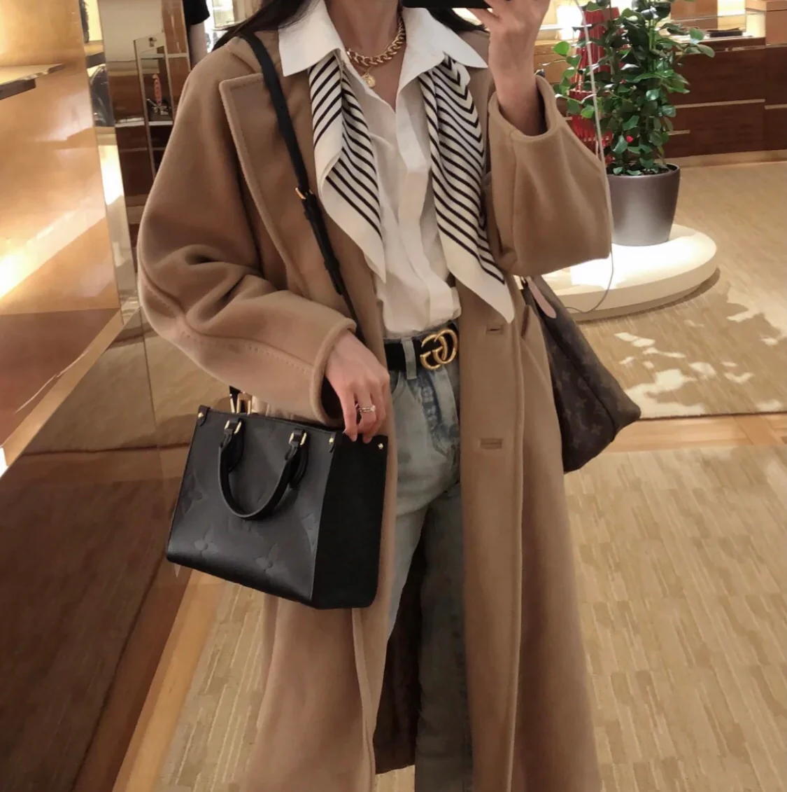 m45660-LV-onthego-mini сумка на теле фото