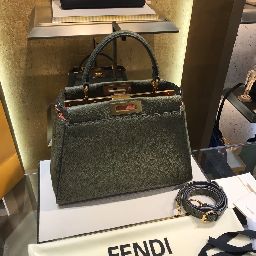 Сумка Fendi Peekaboo Medium из черной кожи - 1 шт.