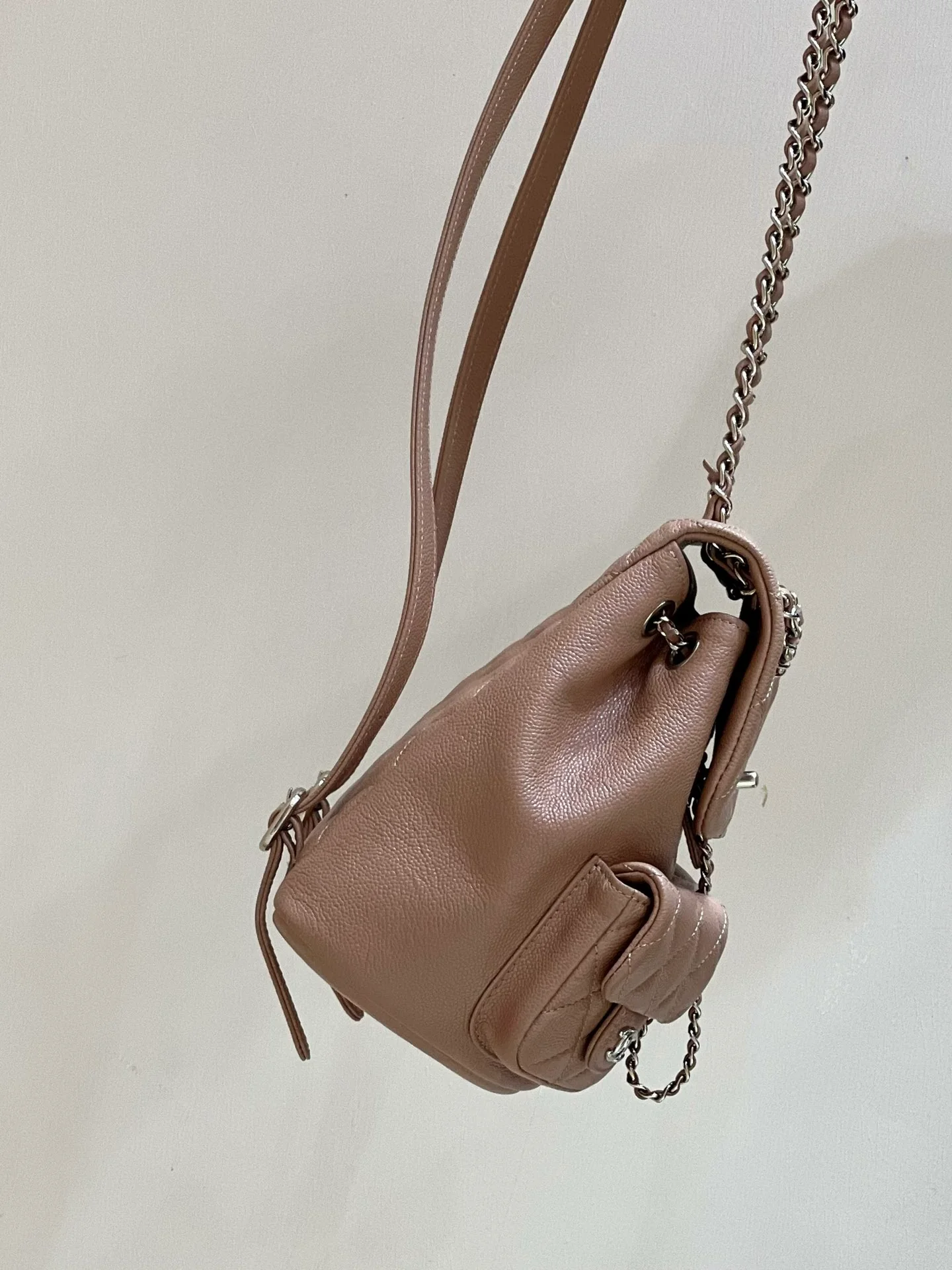 Коллекция Chanel Весна/Лето 2023 - Duma - Кожаный рюкзак ?Личи? - Абрикосовый