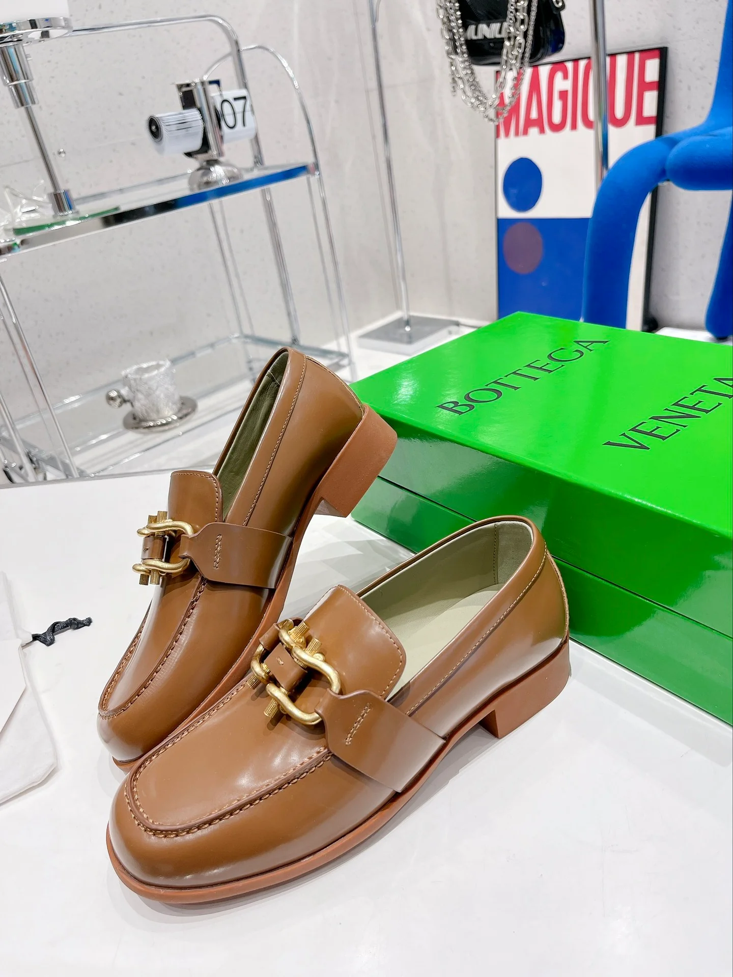 BV - Лоферы с пряжкой в ??виде подковы - Верблюжий