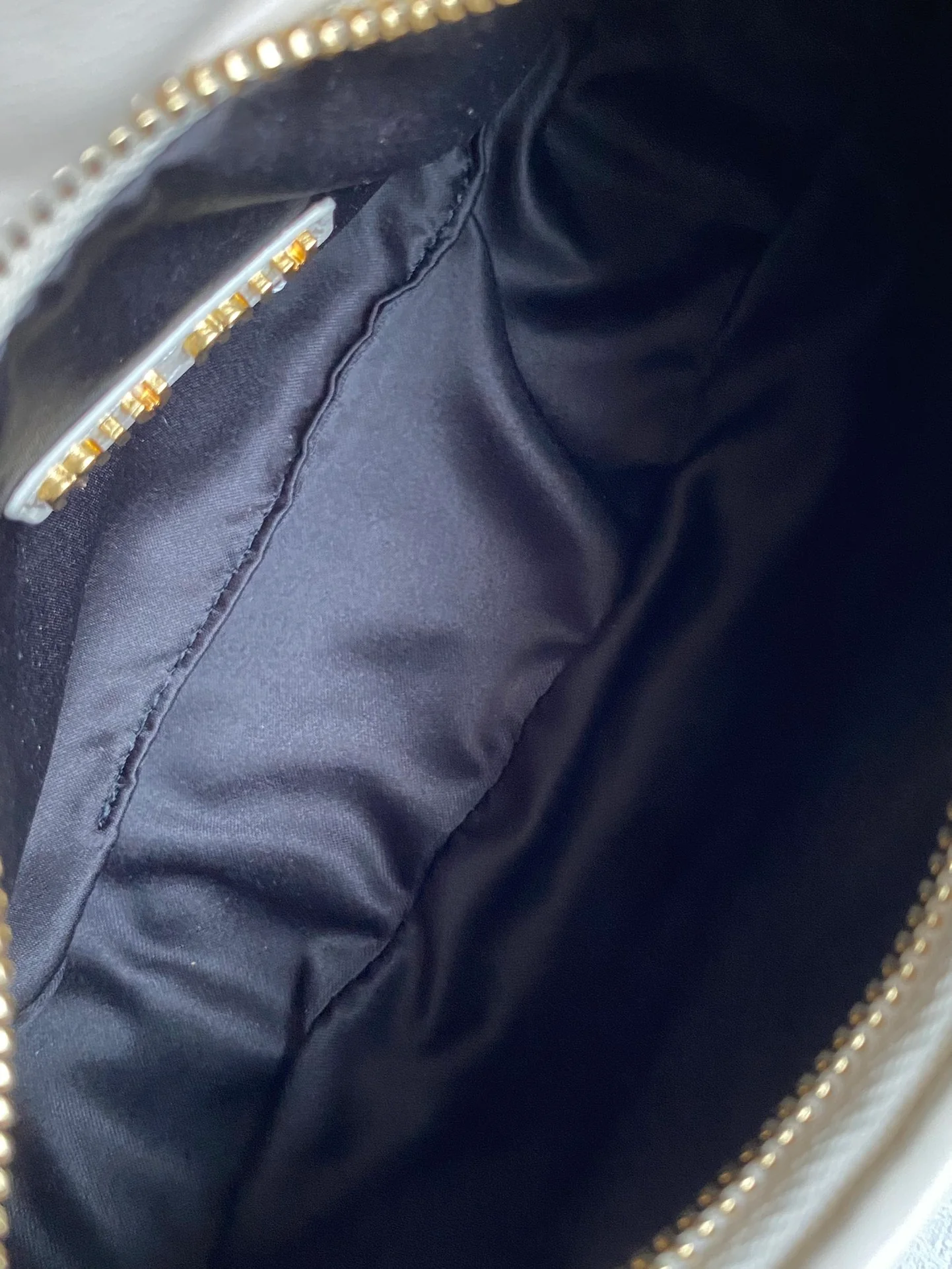 Сумка Miu Miu Wander, маленькая, из овечьей кожи, белая.