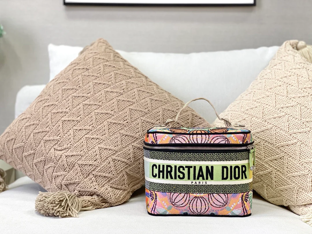 Косметичка Dior из канваса с вышивкой - Разноцветные цветы