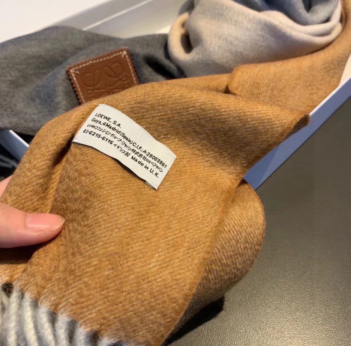 Lolwei - Шарф с кисточками ?Водяная рябь? - Серый