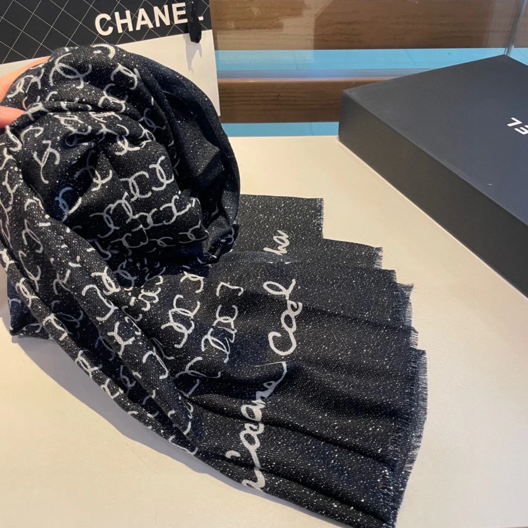 Chanel - Маленький шарф с двойной буквой С - 300 нитей, с бархатной вставкой в ??виде колец