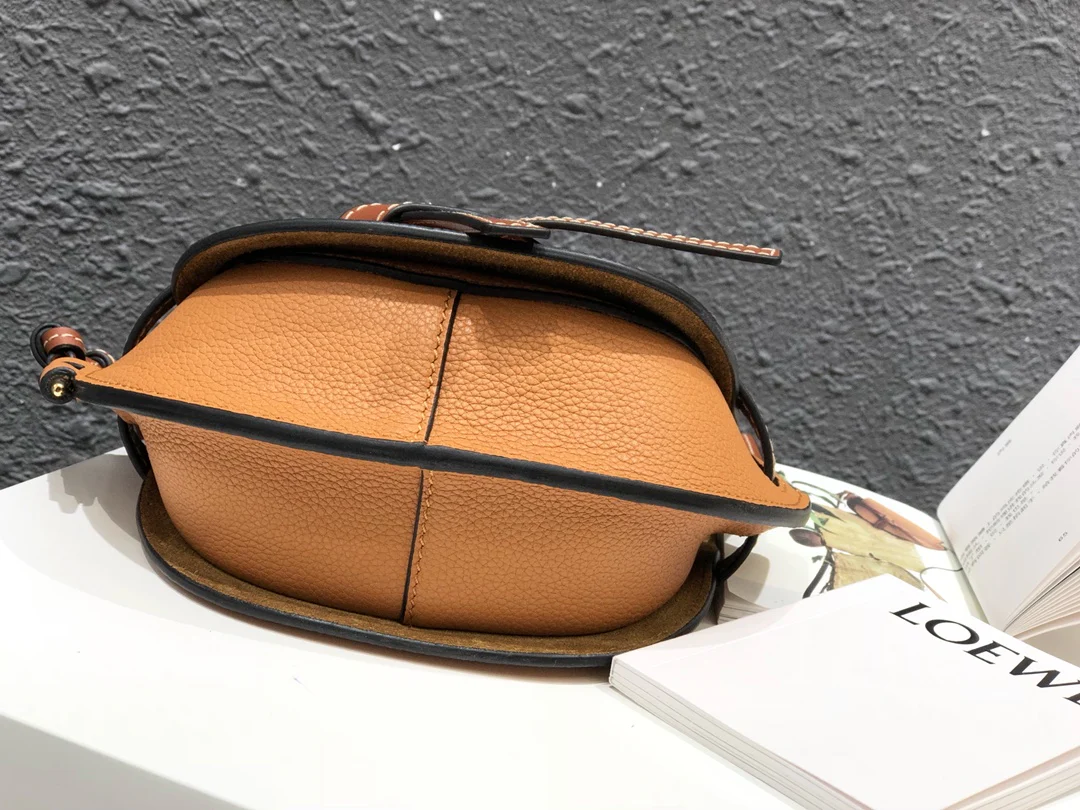 Loewe-gate-mini-21x12-5x9-5-cm-4