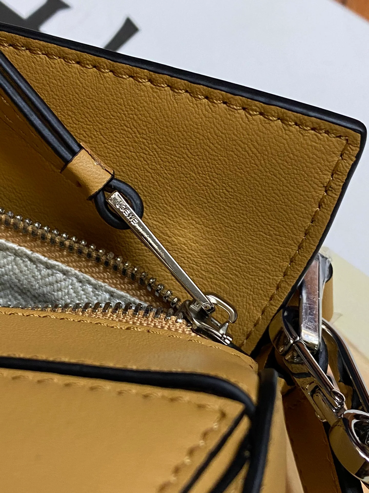 Мини-сумка Loewe Puzzle Bag из телячьей кожи - 14