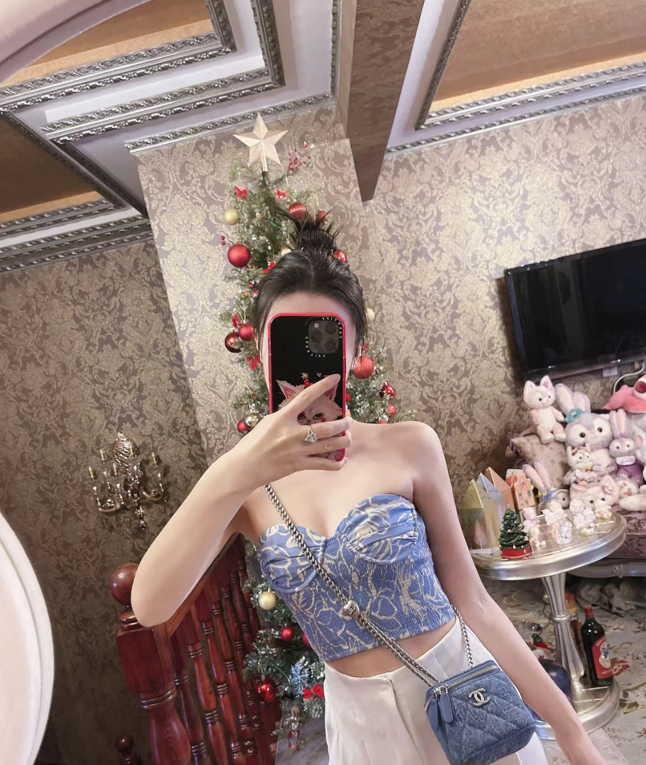 Пуговица в форме сердца из джинсовой ткани Chanel 2023 года — маленькая квадратная коробочка — светло-голубая серебристая пряжка