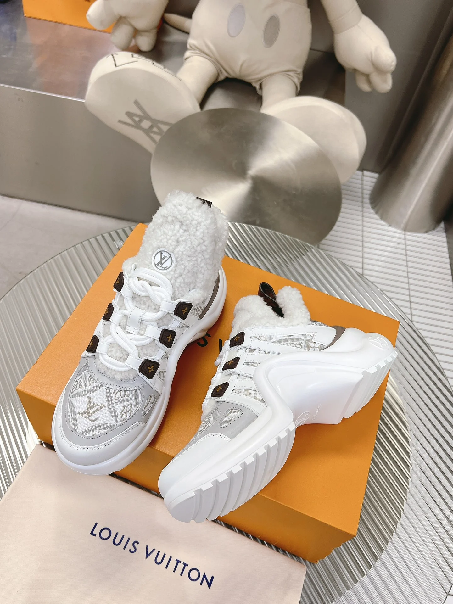 LV - Массивные туфли из шелковой кожи - Бело-серые