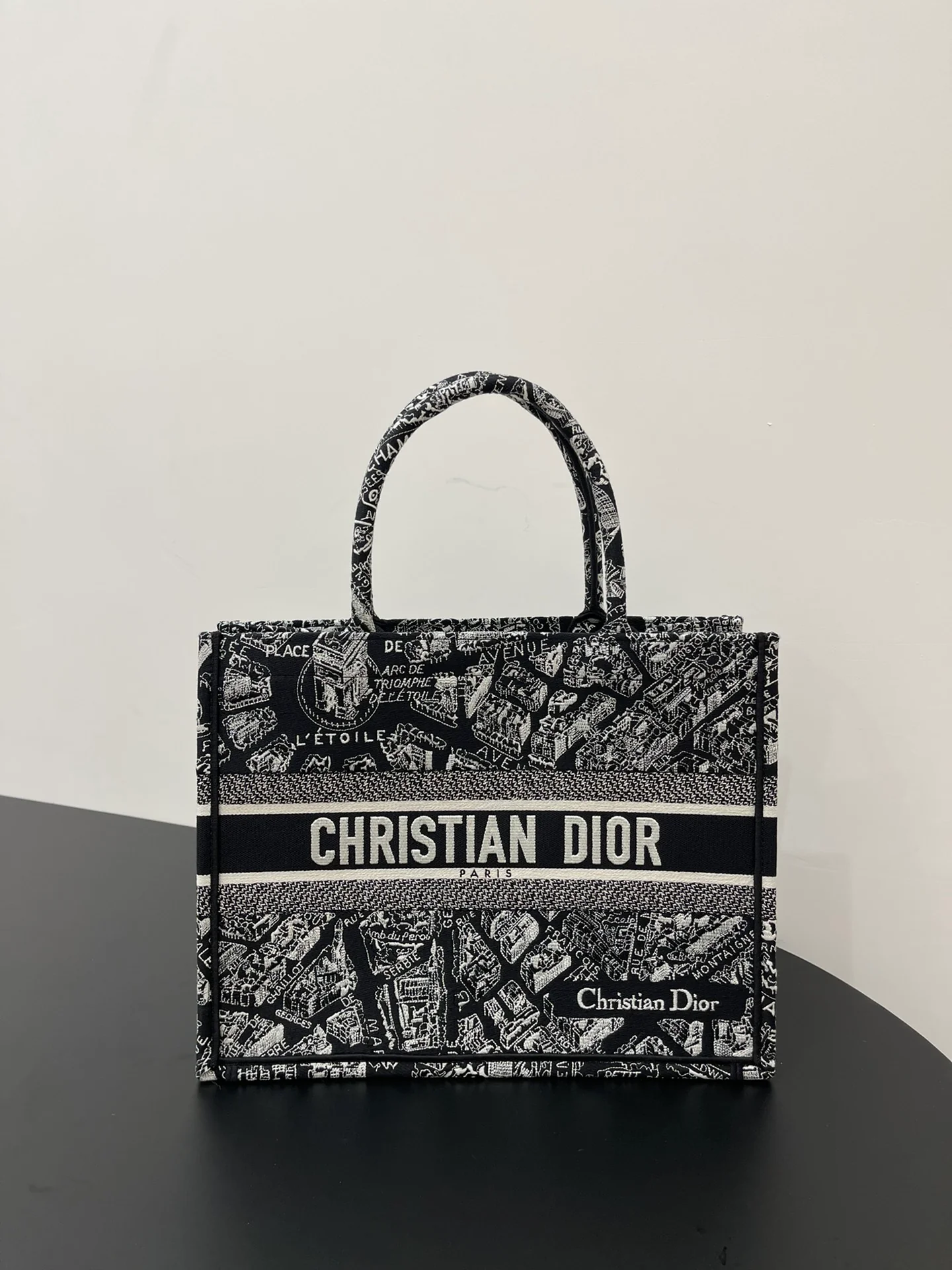 Сумка Dior Book Tote, средний размер, 36,5 см, летний сезон 23, черная.