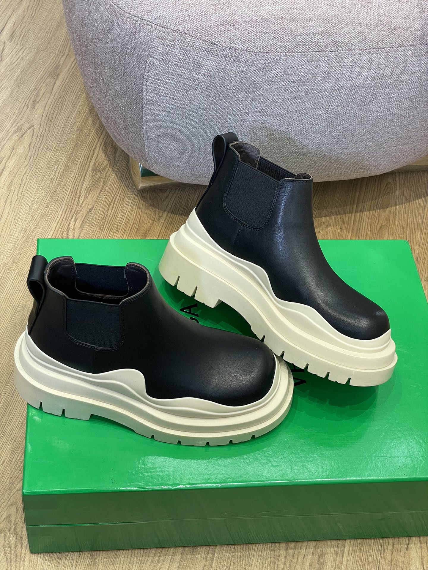 BV - Белые ботильоны на платформе