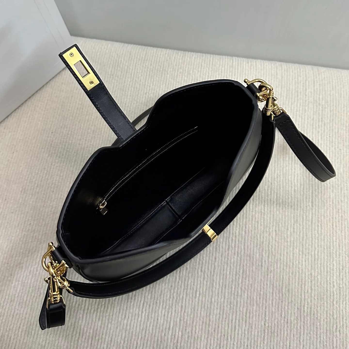 Селин Камиль 16, мягкая, маленькая, черная