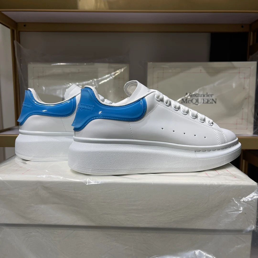 Классические белые кроссовки McQueen - унисекс - светло-голубая подошва из искусственного меха - премиум-издание