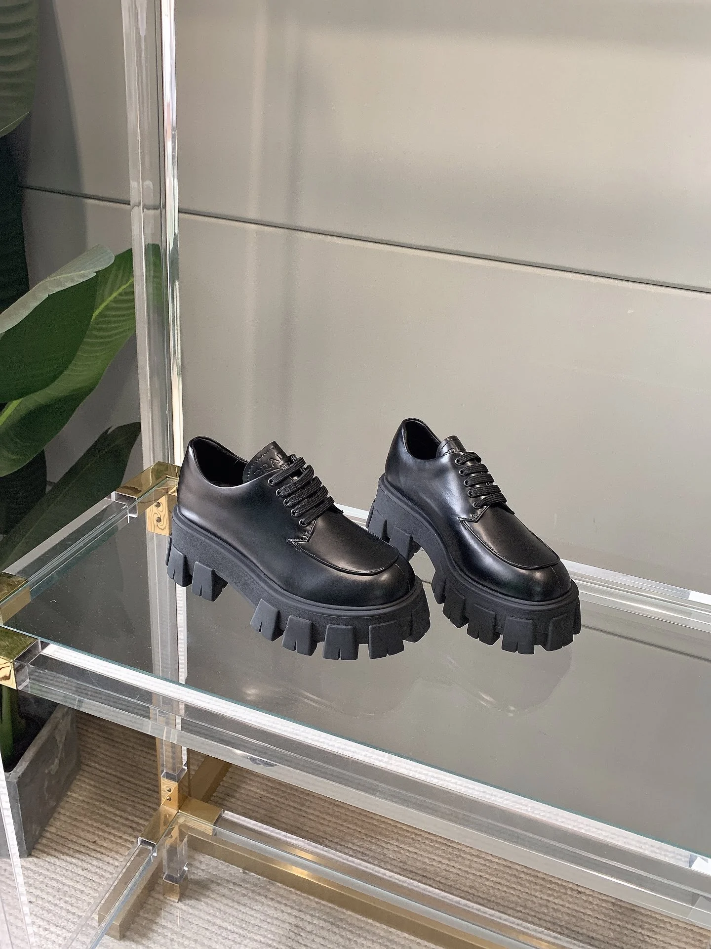 Prada - Туфли на платформе - Кожаные туфли