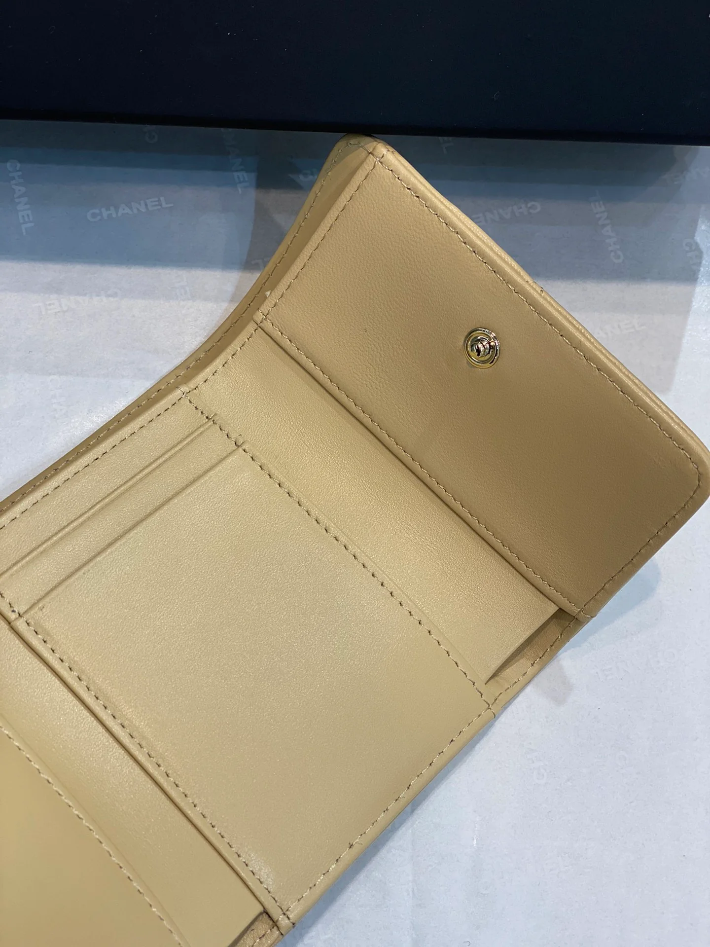 Кошелек-портмоне Chanel серии 19 - желтый