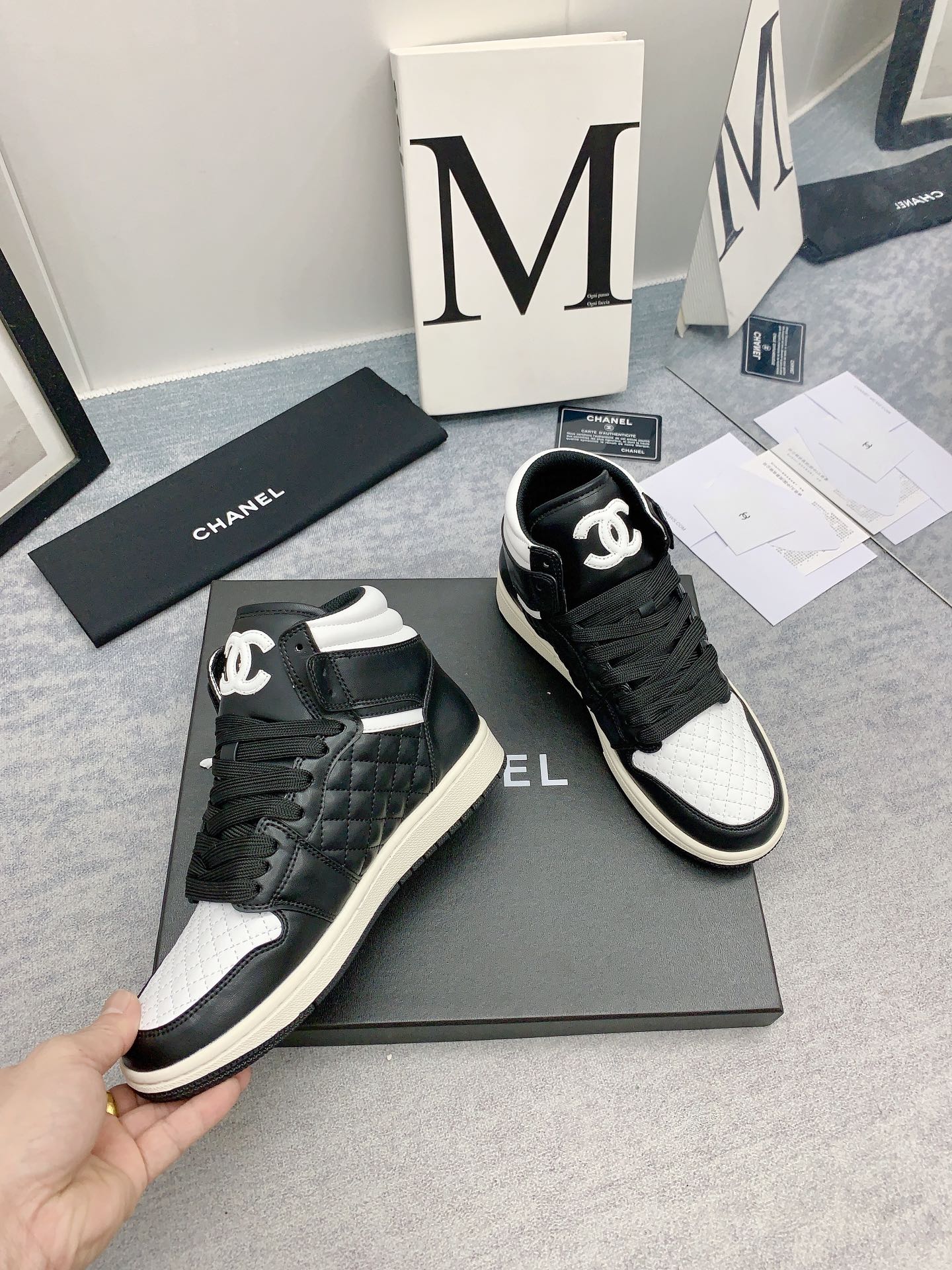 Коллекция Chanel 2023 года - Повседневные высокие кроссовки - Унисекс - Черные