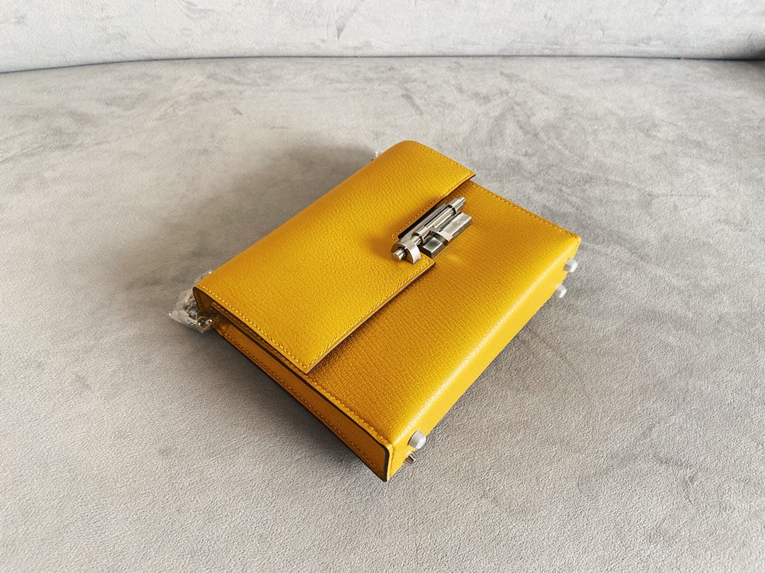 Миниатюрная пряжка Hermes Verrou из козьей кожи 9D янтарно-желтого цвета с серебряным покрытием