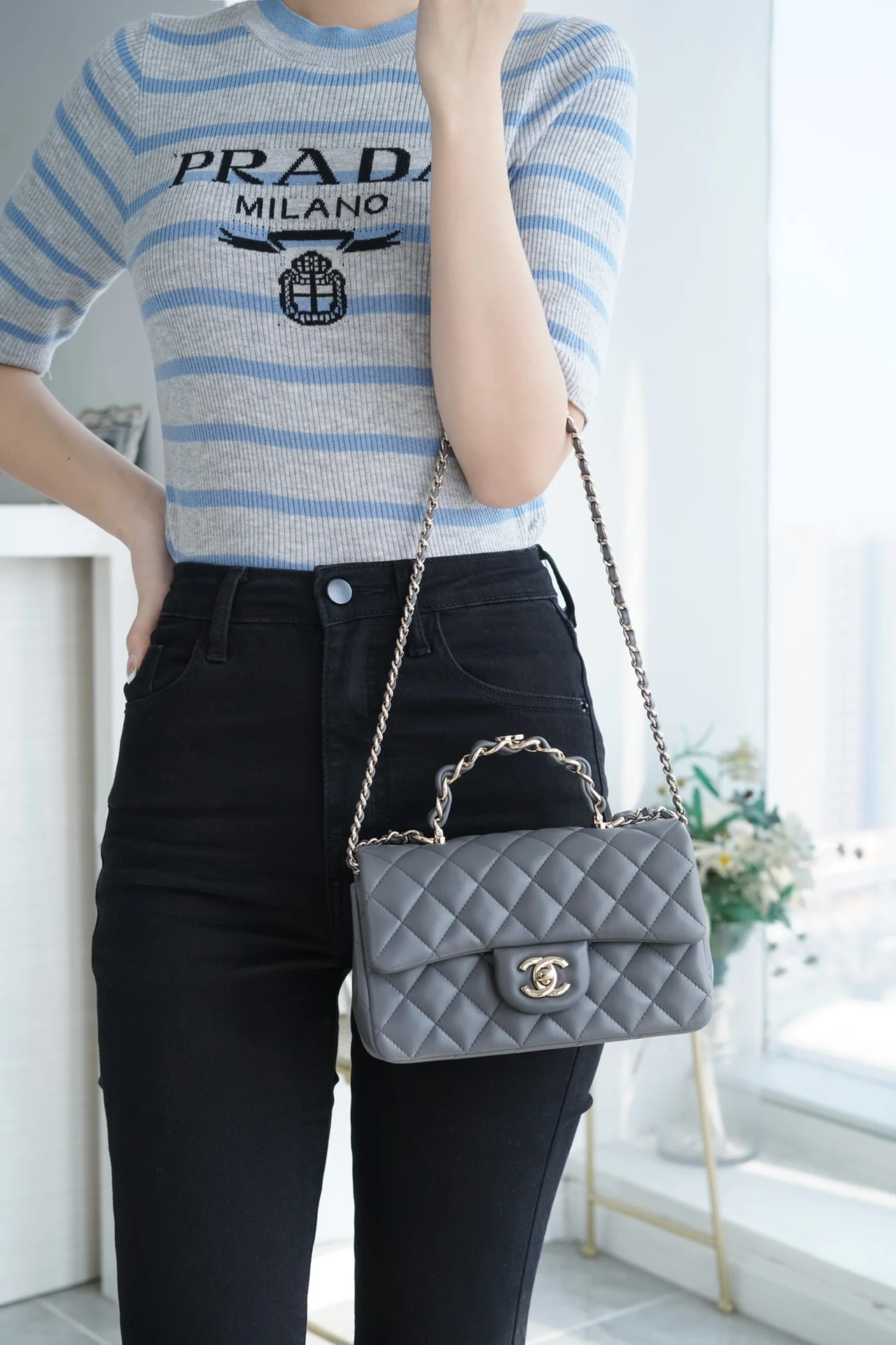 Chanel - Новая гармошка с ручкой, украшенной стразами - Серая