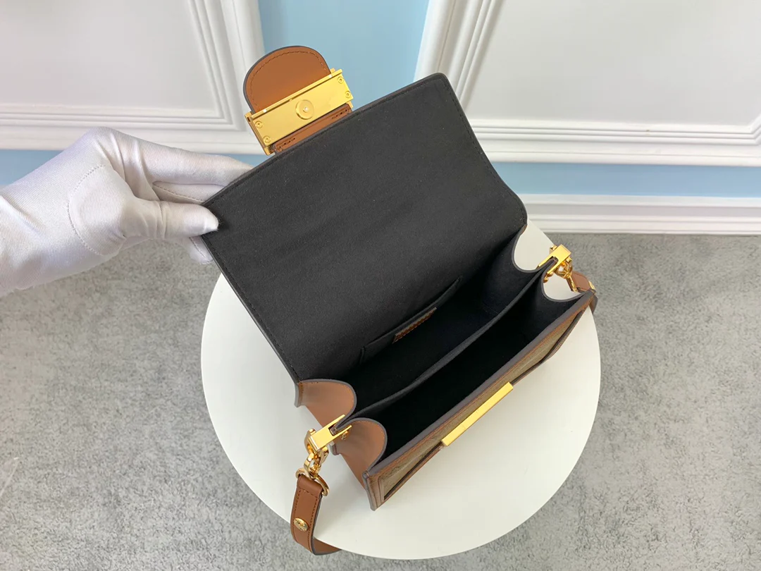 44580-LV-2019 Весна/Лето - сумка через плечо Dauphine