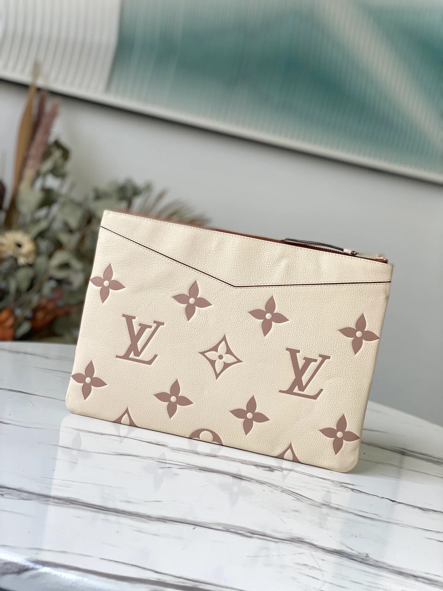 lv-m80174-daily-clutch bag