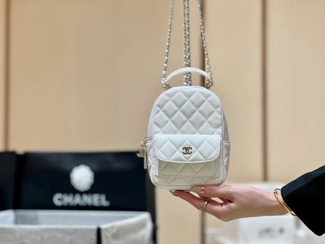 Новый оригинальный мини-рюкзак Chanel 24c - белый