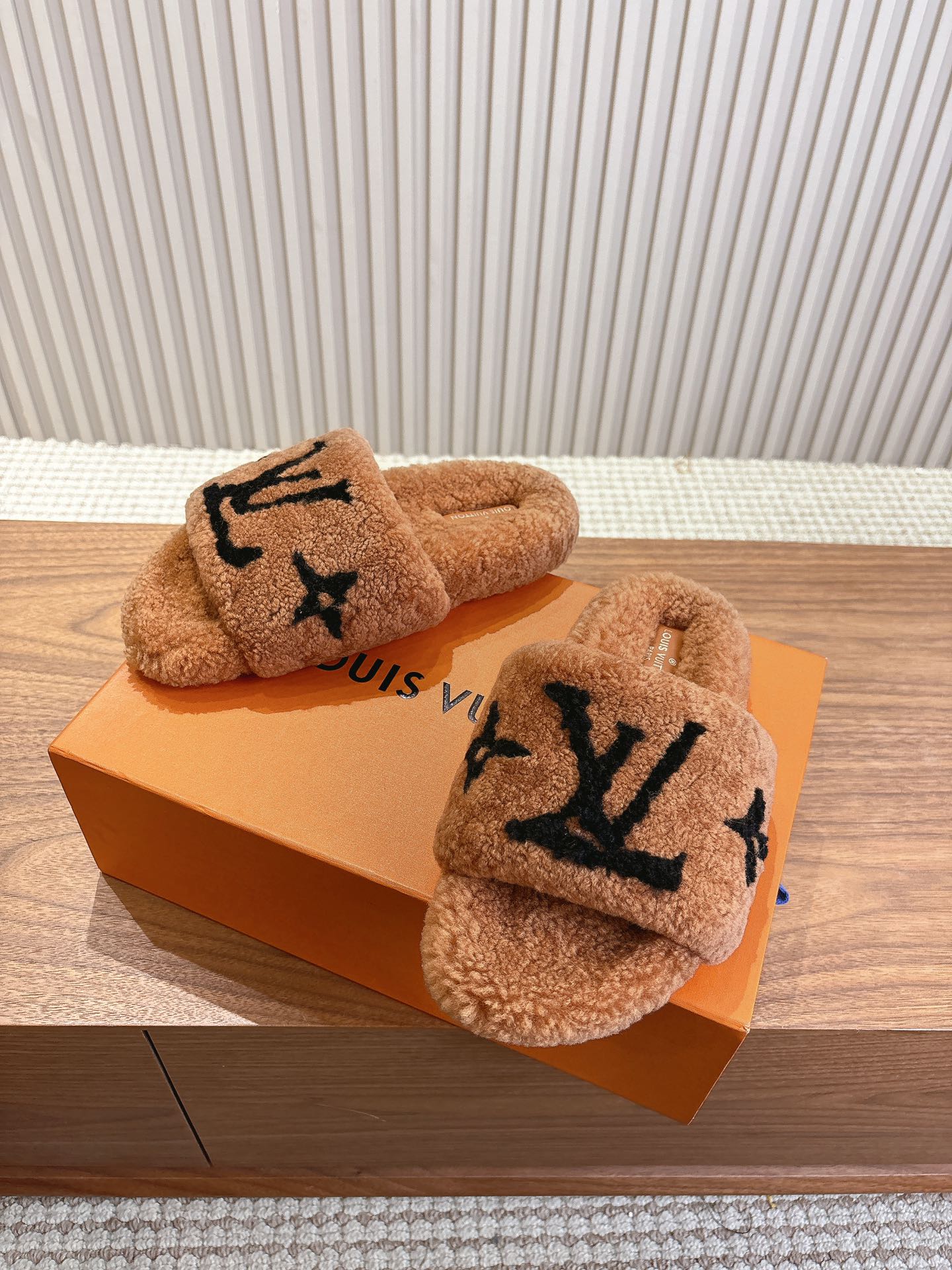 LV-2024 Шерстяные тапочки - Темно-коричневые