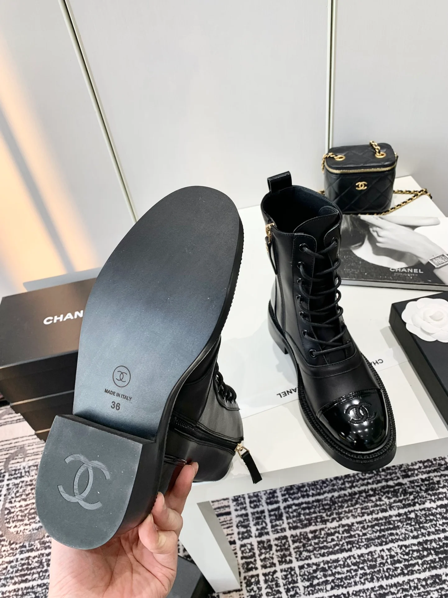 Chanel - Сапоги для верховой езды на шнуровке - Черные