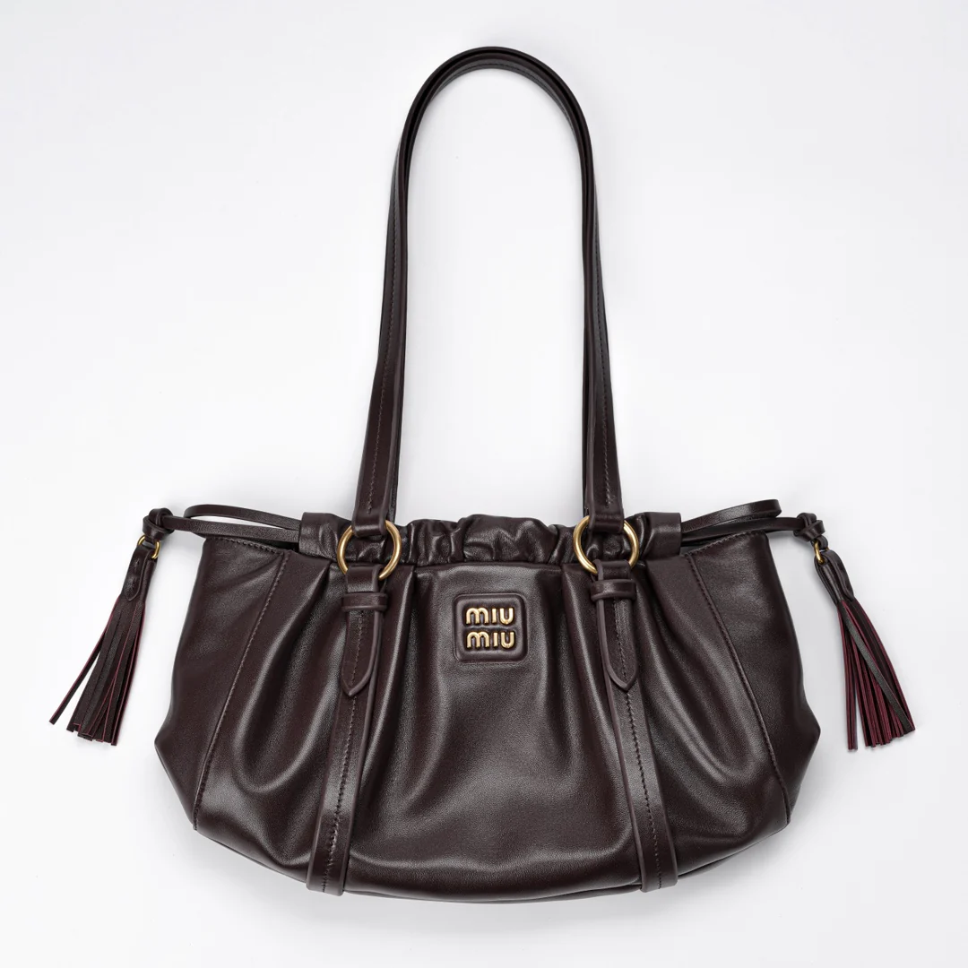 Сумка Miu Miu Joie из кожи наппа, маленькая, цвет ?вересковое дерево?.