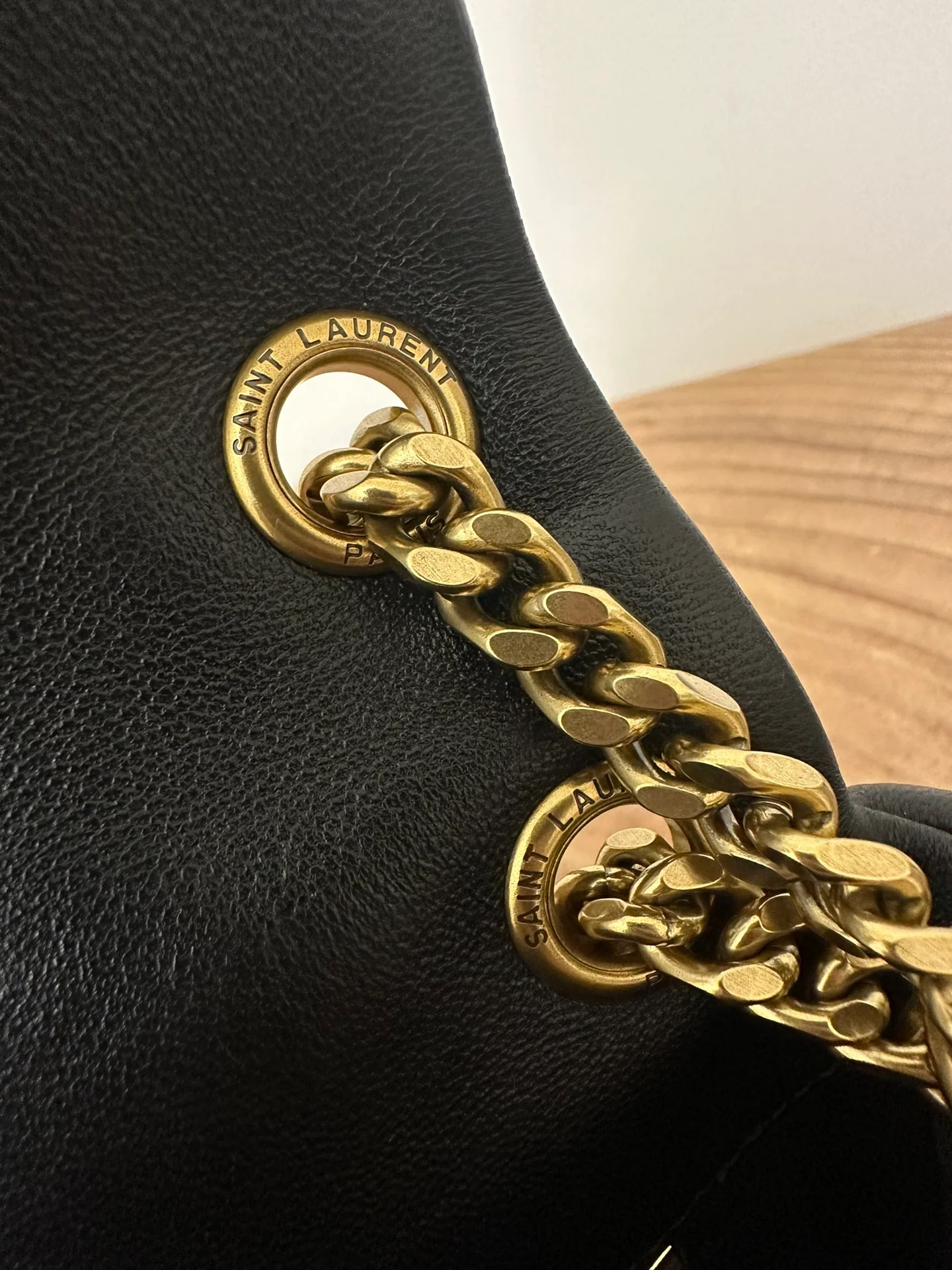 Сумка YSL Calypso из овечьей кожи с цепочкой - черная