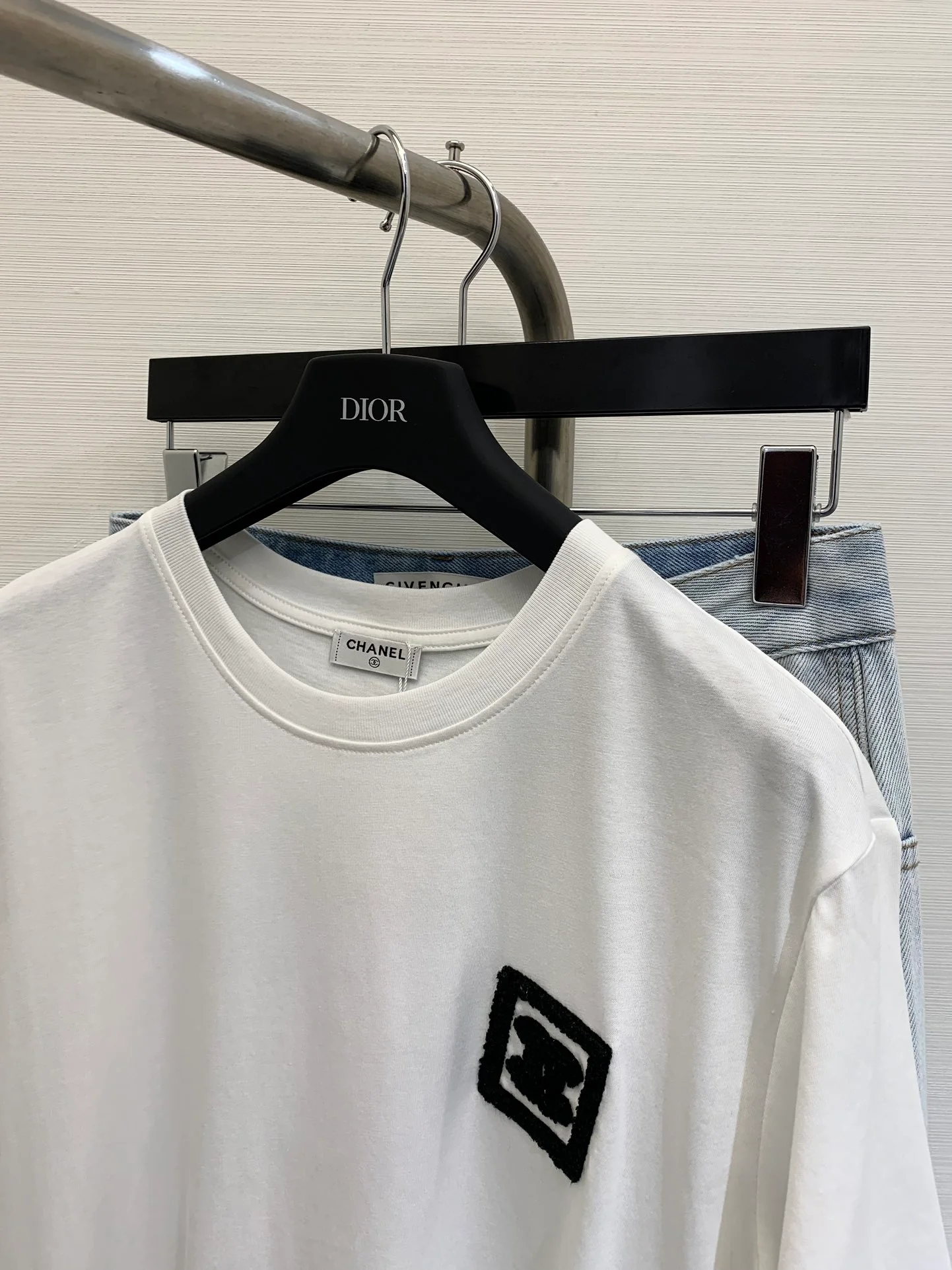 Футболка Chanel 2404 Весна/Лето в винтажном стиле, с вышивкой, квадратным вырезом, коротким рукавом, белая.