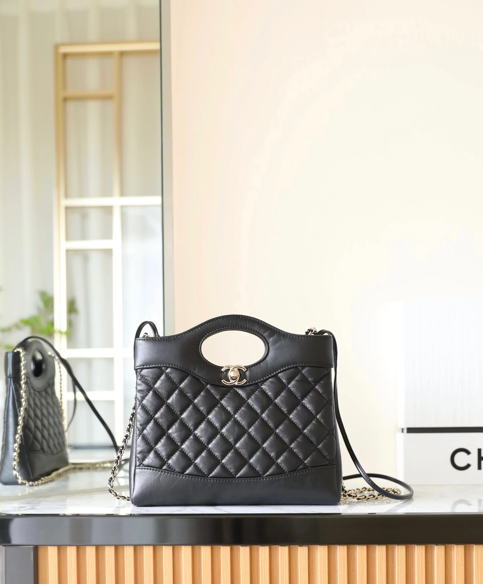 Мини-сумка Chanel 31 Classic Double C Logo Quilted Mini Shopping Bag - черная