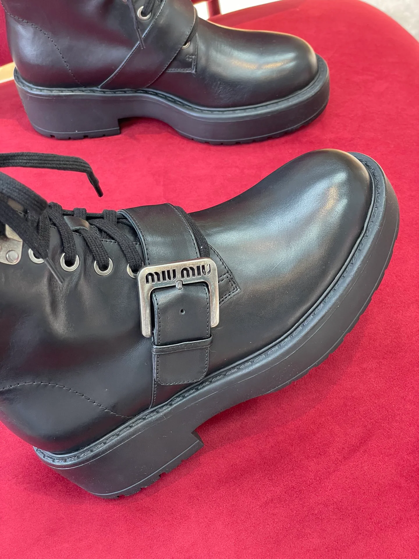 Miu Miu - Новинка сезона осень/зима 2022 - Кожаные мотоциклетные ботильоны