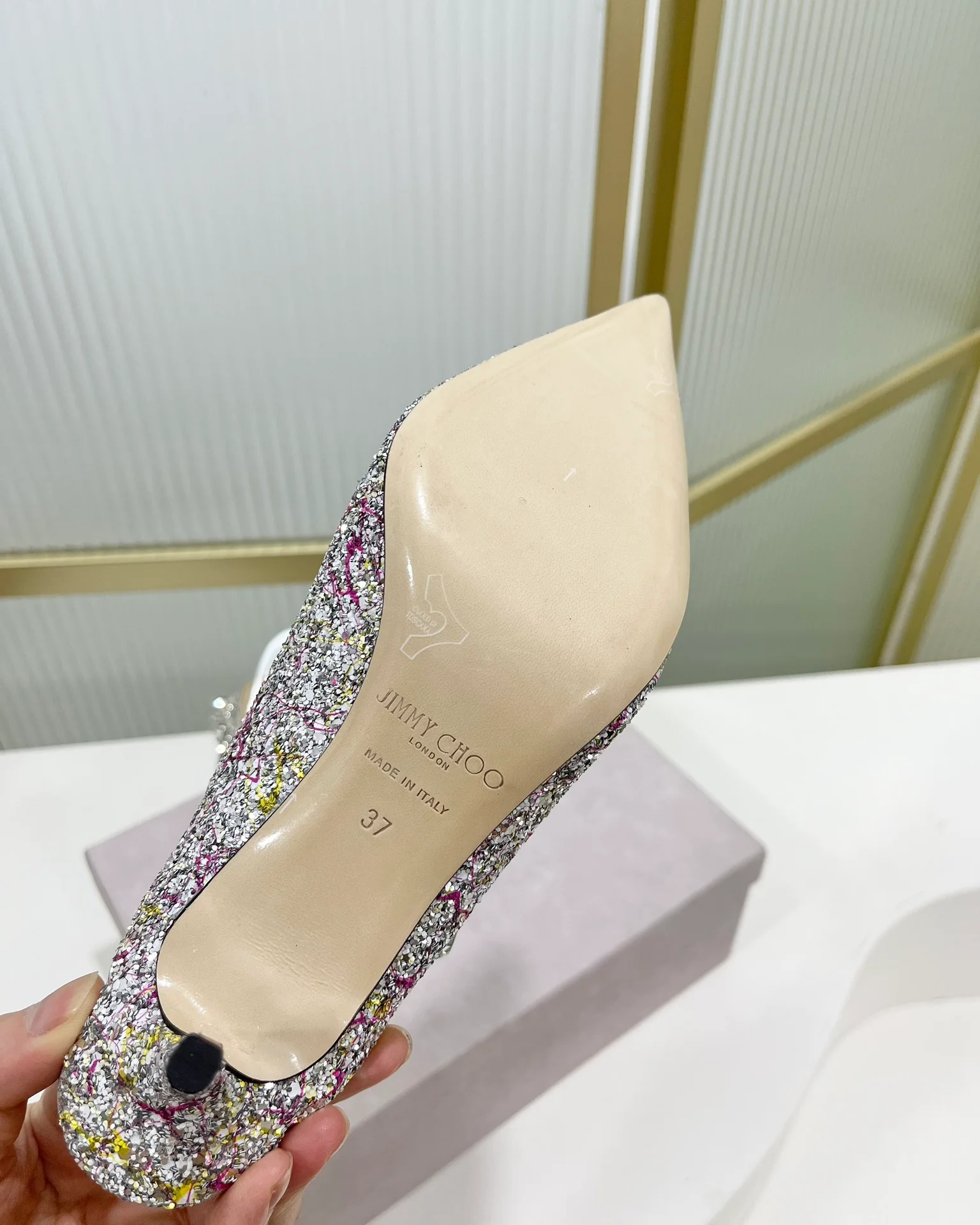 Jimmy - Новинка 2023 года - Туфли на низком каблуке Greta с острым носком