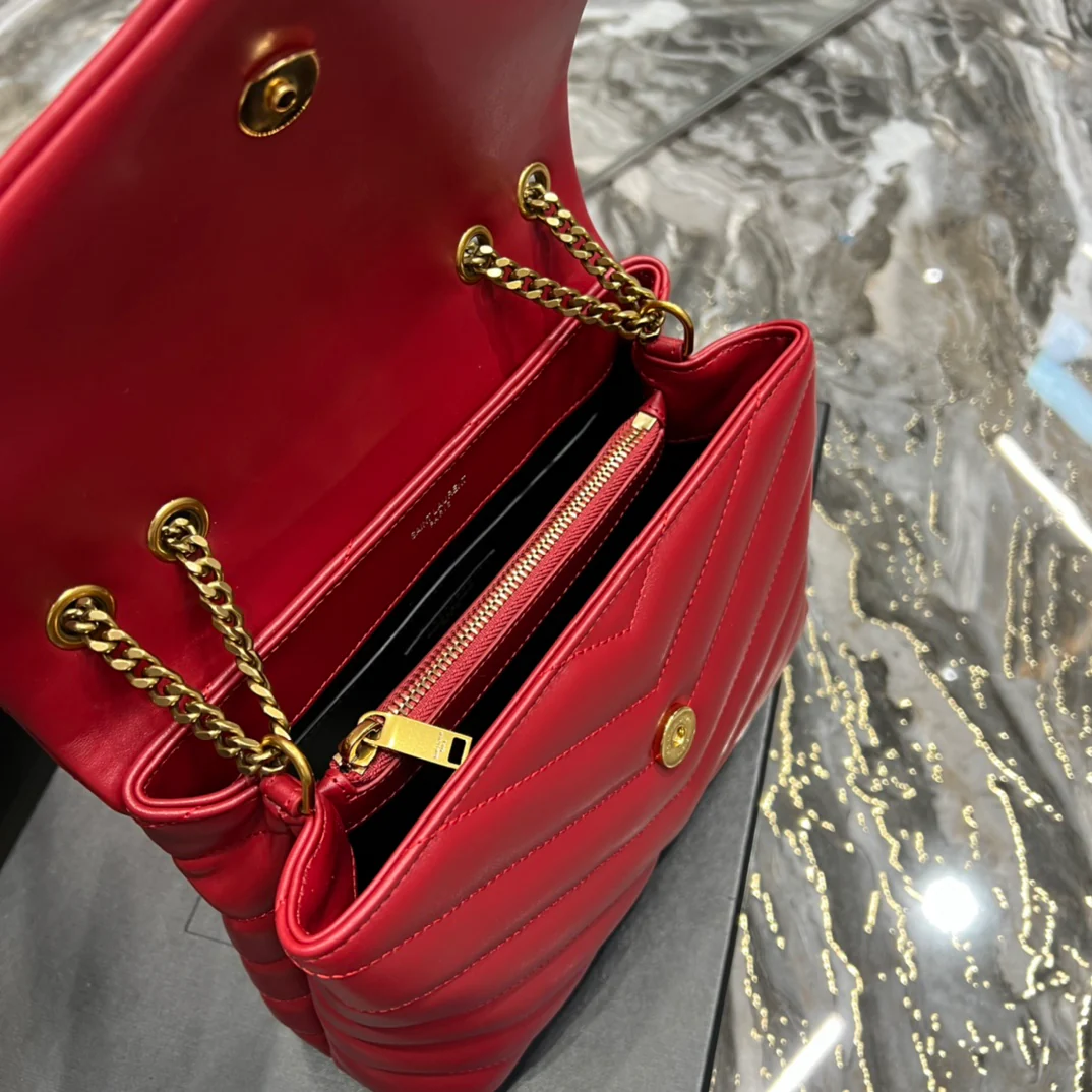 Маленькая сумка через плечо YSL Loulou - красная