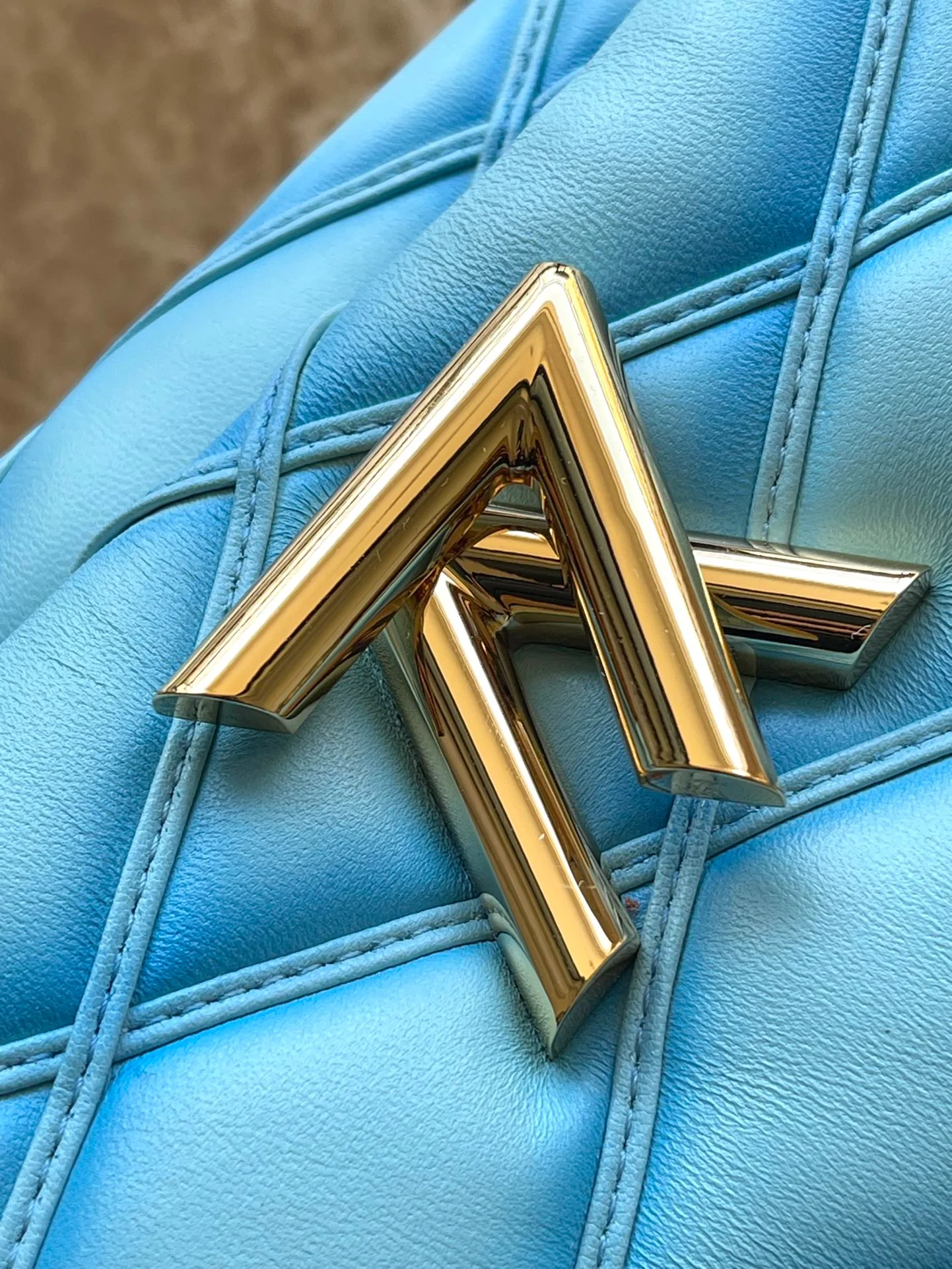 m24185-LV-go-14-mm-Medium-Handbag/Crossbody Bag-Light Blue