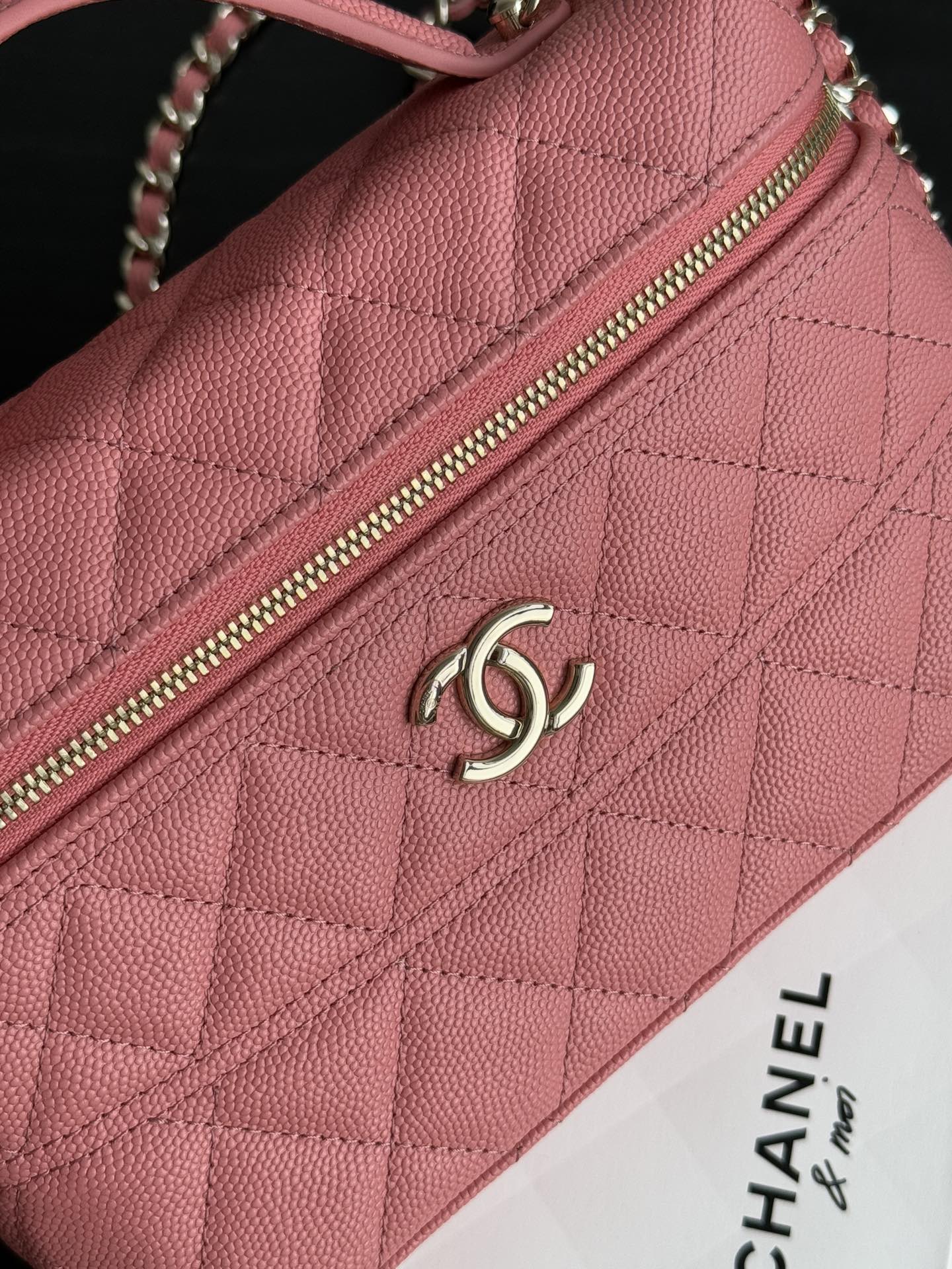 Сумка-мессенджер Chanel LP, розовая.