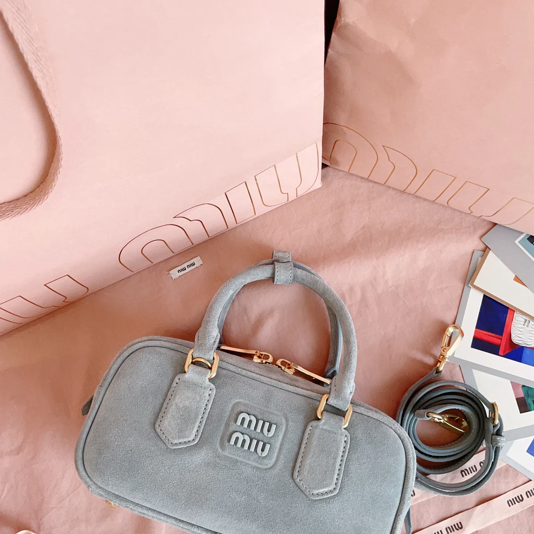 Сумка для боулинга Miu Miu 5bb142 из замши - светло-голубая