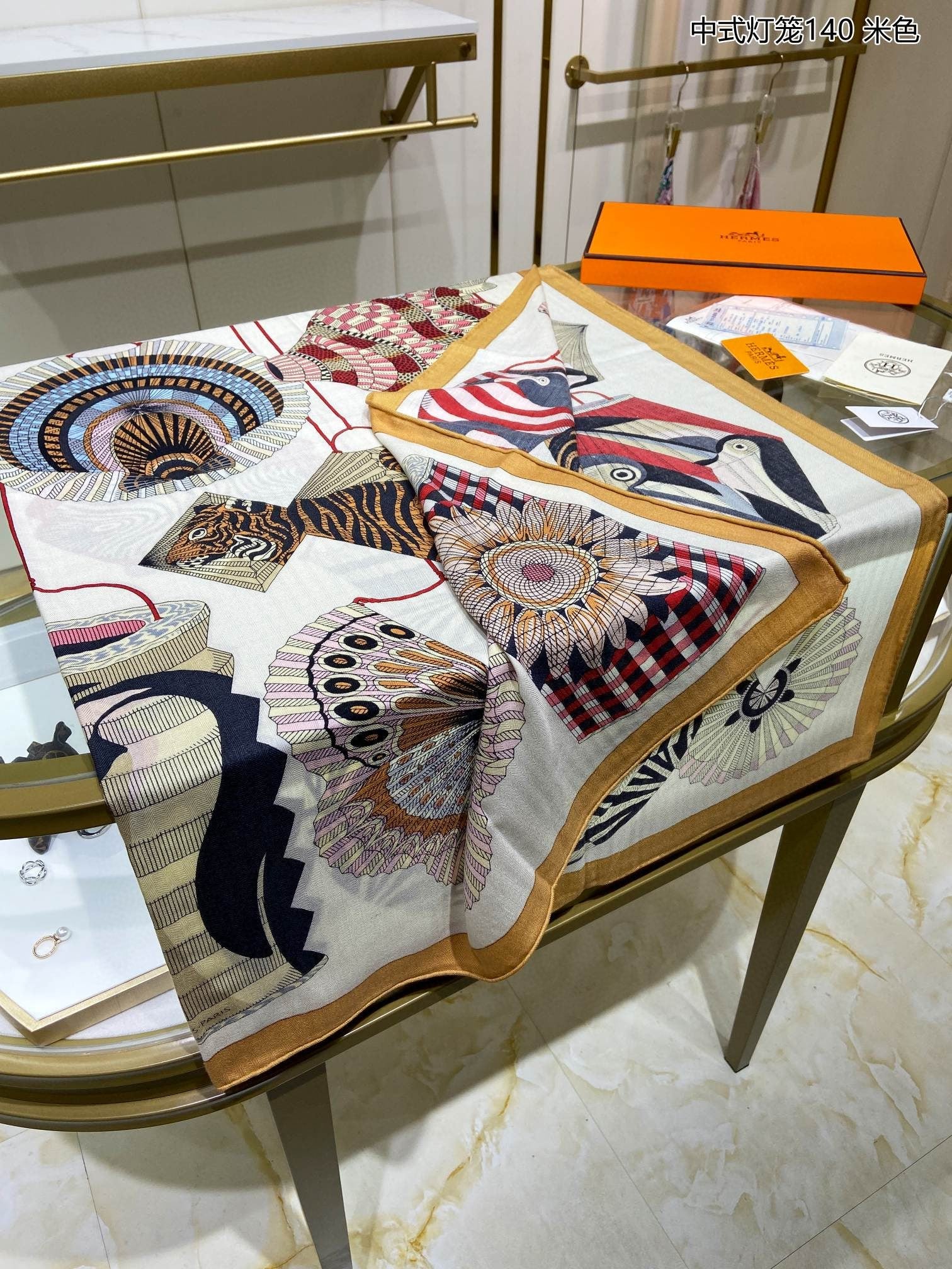 Квадратный шарф Hermes ?Китайский фонарь? — 140 см — 70% кашемир — 30% шелк — коричневый