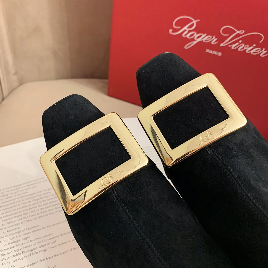 Замшевые ботинки челси с металлической пряжкой