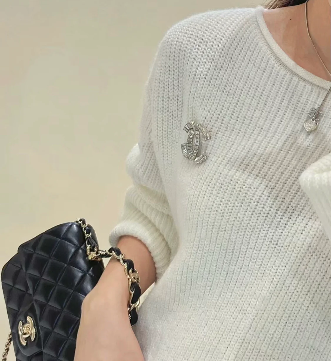 Chanel - Сумка с двойной С-образной ручкой и клапаном CF - Черная