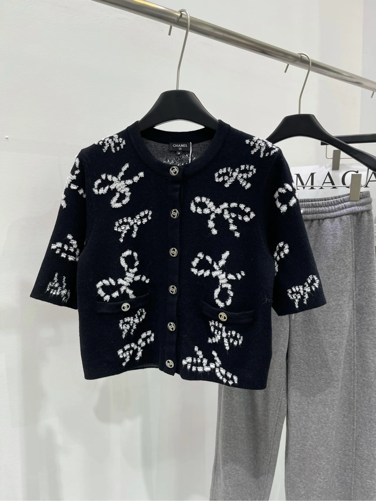 Chanel 2403 - Черный вязаный топ с короткими рукавами и бантом