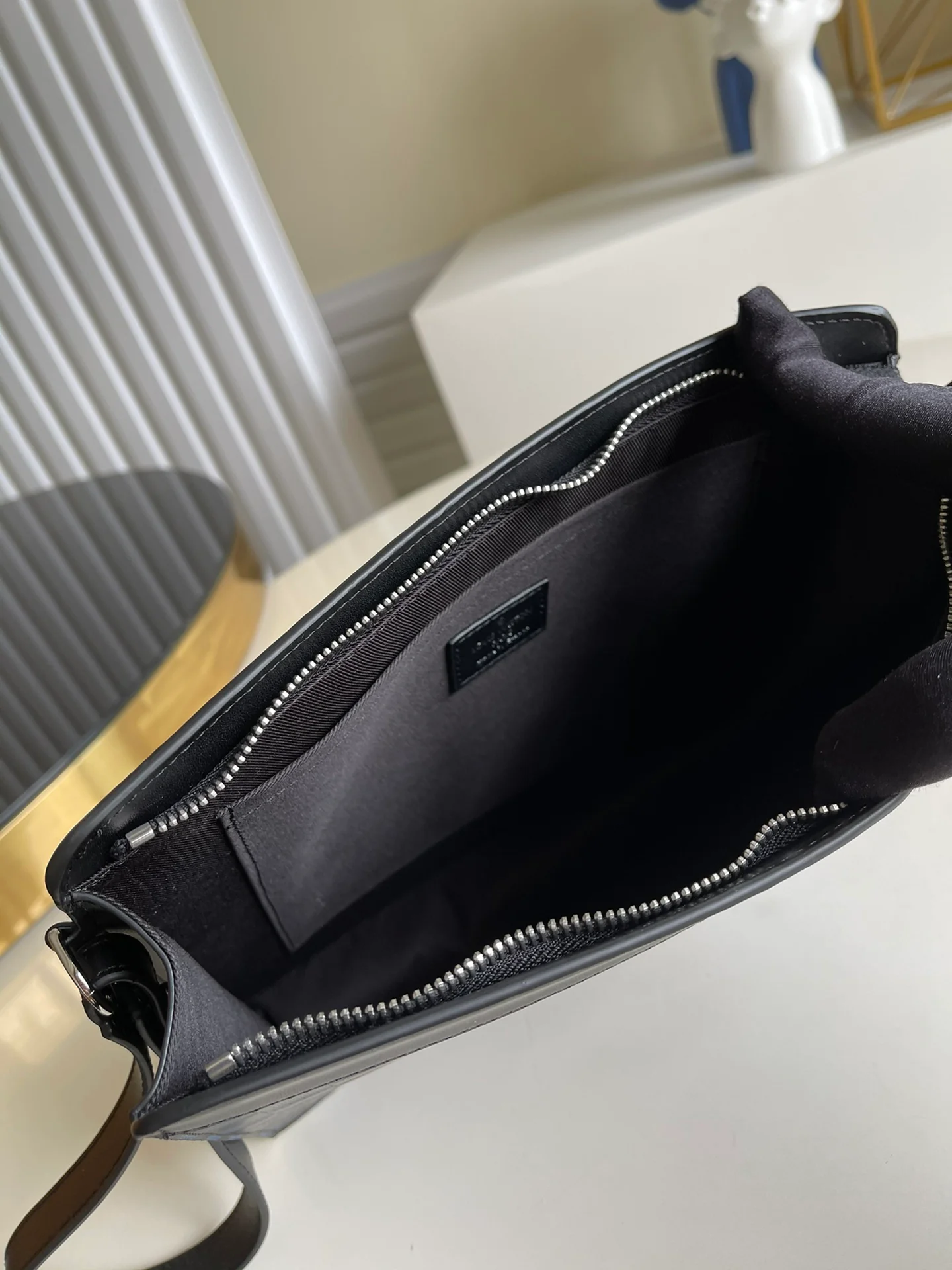 lv-n60448-стоячая-сумочка-клатч