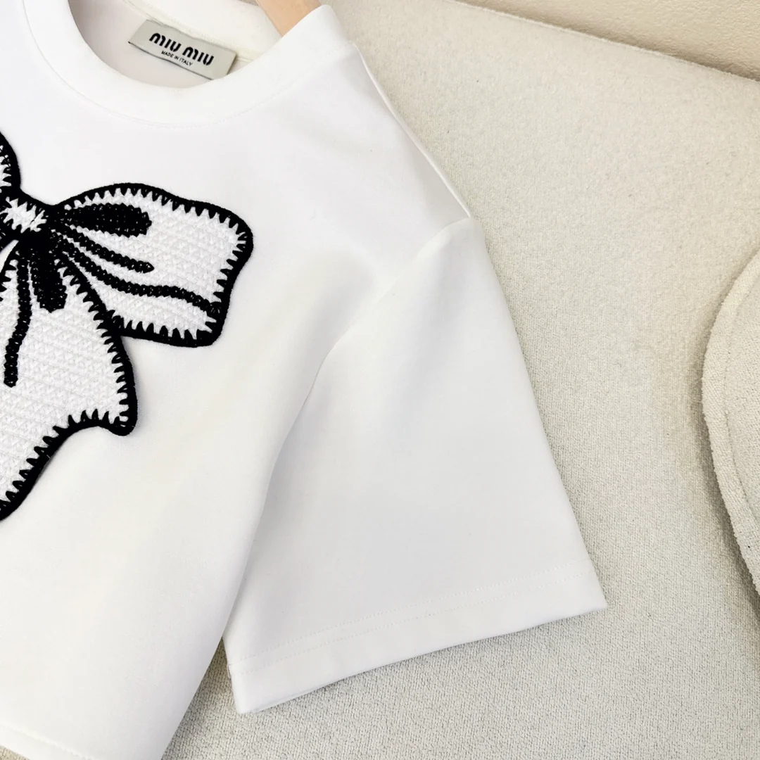 Miu Miu - 2404-24ss Весна/Лето Новинка Платье с короткими рукавами и вышивкой бантом - Белое