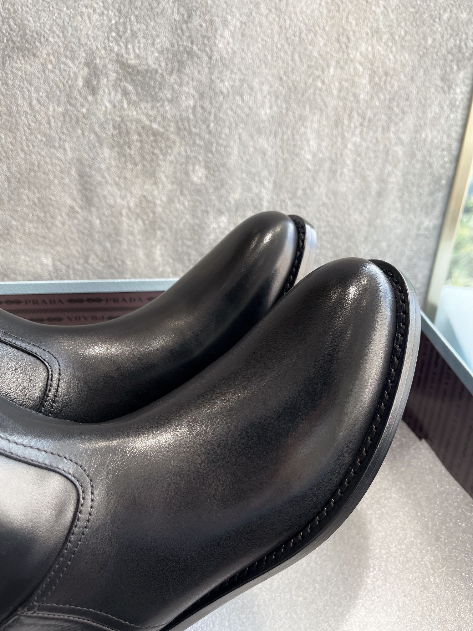 Новинки Prada весна/лето 2022 - Классические сапоги для верховой езды - Высокие сапоги