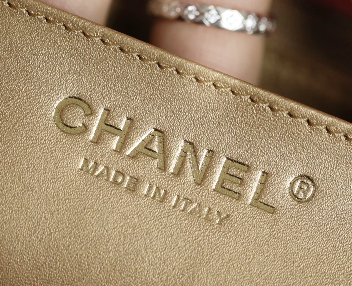 Сумка Chanel Gold Globe Square Fat Flap Bag - кораллово-розовая.