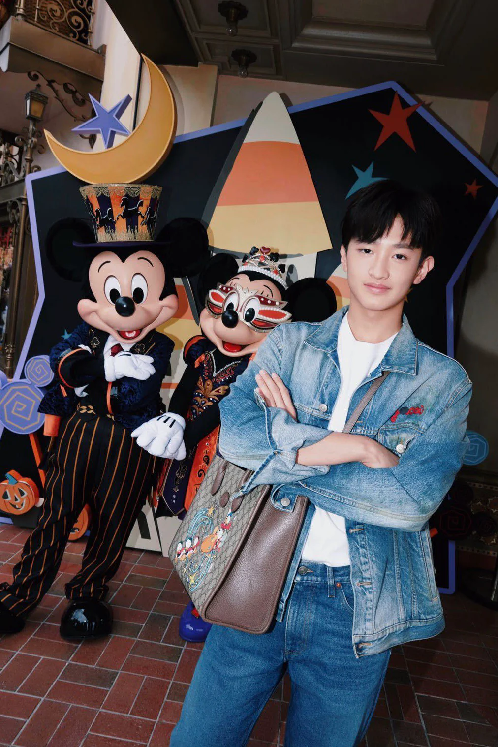 Маленькая сумка для покупок Gucci с изображением Дональда Дака