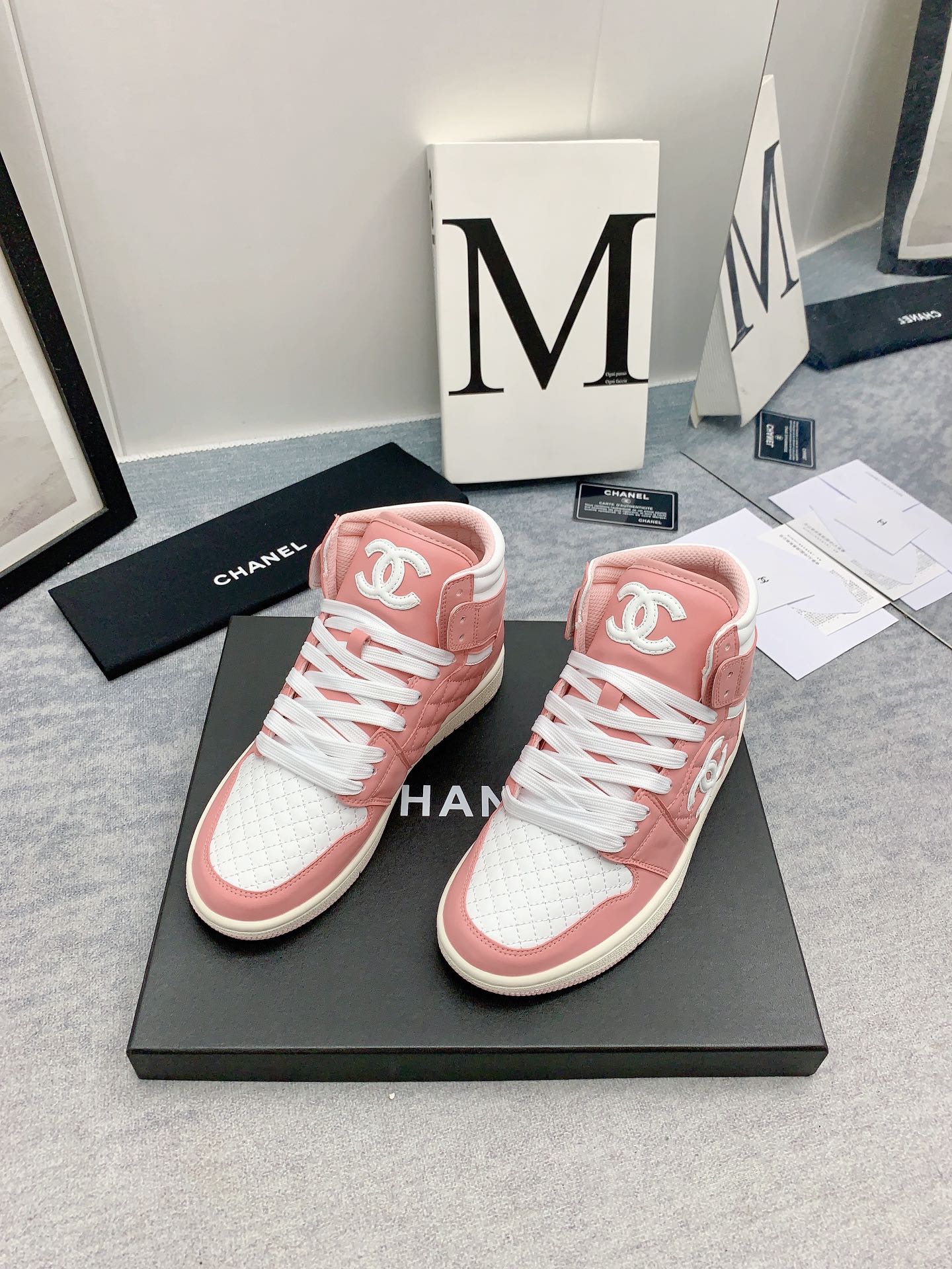 Коллекция Chanel 2023 года - Повседневные высокие кроссовки - Унисекс - Розовые